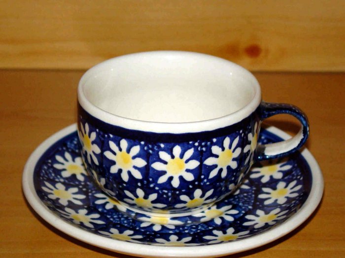 Polish Pottery Teacup and Saucer Zaklady Ceramiczne Boleslawiec Poland Daisy Pattern