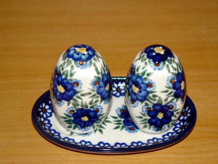 Polish Pottery Salt and Pepper WR Unikat Signature Profusion Artist Signed Boleslawiec Poland