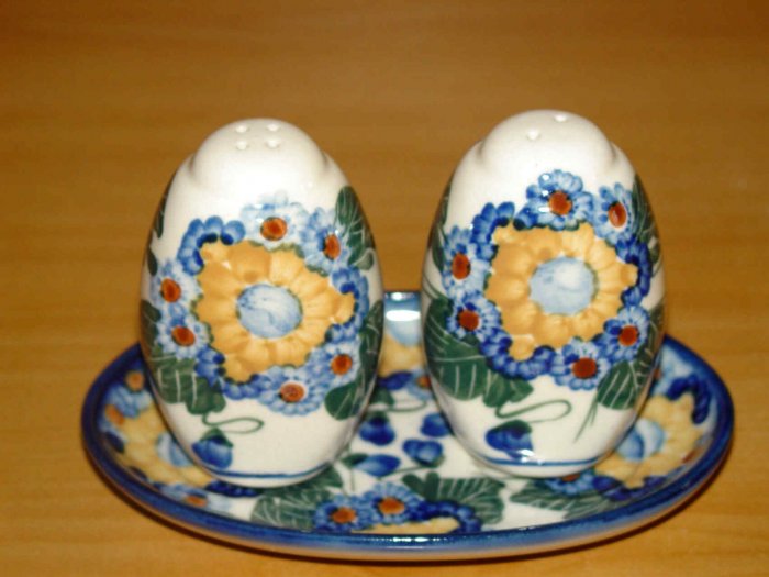Polish Pottery Salt and Pepper WR Unikat Signature Sunflower Artist Signed Boleslawiec Poland