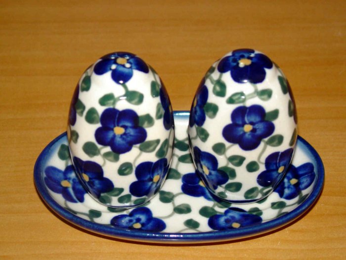 Polish Pottery Salt and Pepper WR Unikat Signature Violet Village Artist Signed Boleslawiec Poland