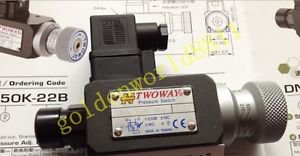 NEW TWOWAY pressure switch DNA-030K-06I good in condition for industry use