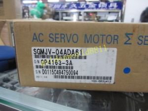 NEW Yaskawa servo motor SGMJV-04ADA61 good in condition for industry use