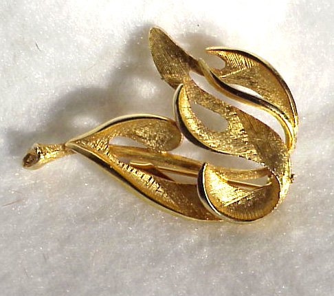 Goldone Leaf Brooch