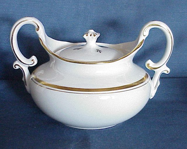 Pope Gosser Sugar Bowl & Lid - White with Gold Trim