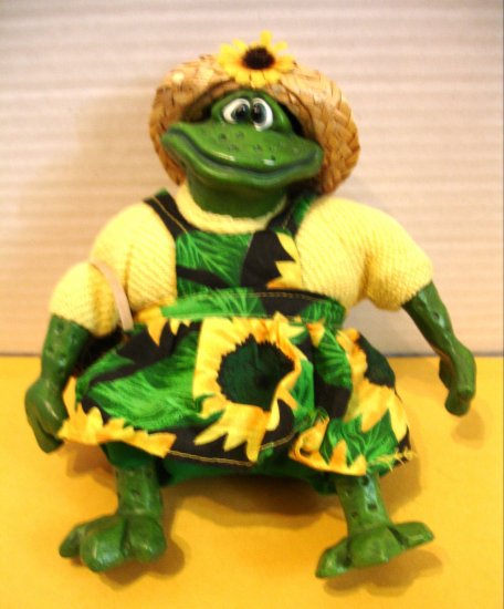 RUSS BERRIES & CO. " Mrs. Mud Hopper " Frog ** FREE SHIPPING**
