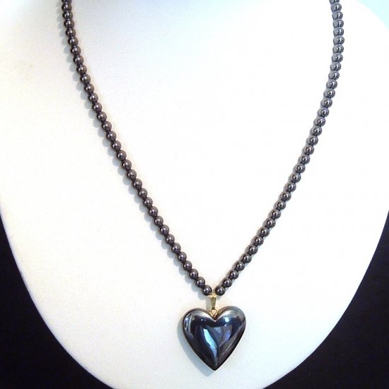 EB♦ HEMATITE HEART PENDANT ON A HEMATITE STRAND