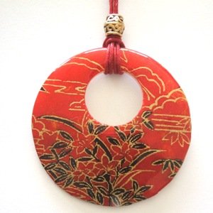 BLACK FLOWERS YUZEN SHELL NECKLACE #140