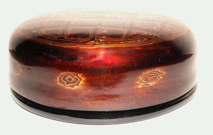 LACQUERED BOX HOLDING 6 COASTERS (DESIGN 3)