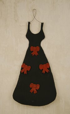 Dress Shaped Recycled Metal Magnet Frame with Four Red Bow Magnets