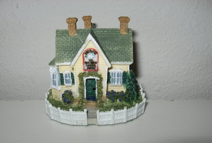 "Reverend Muir's Cottage", Liberty Falls House Collection, AH157