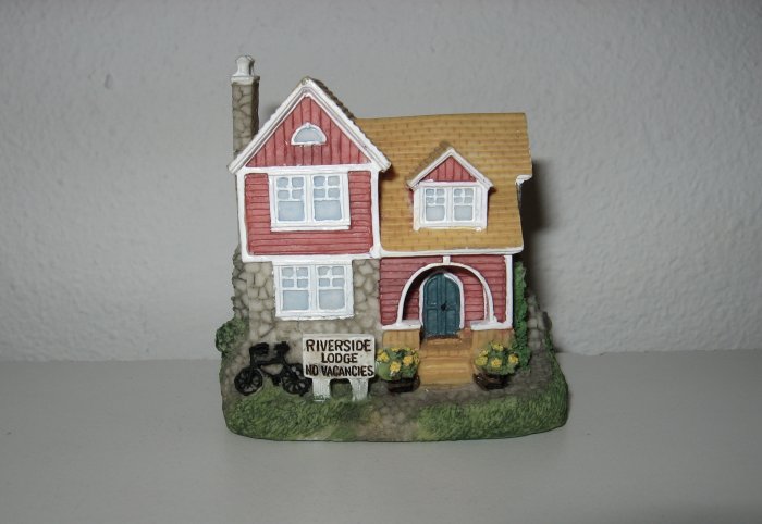 "Riverside Lodge" Liberty Falls House Collection, AH183