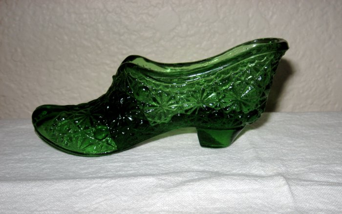 Green Glass Daisy and Button Slipper