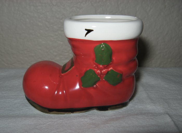 Lefton Christmas Boot w/Gold Buckle (Japan).