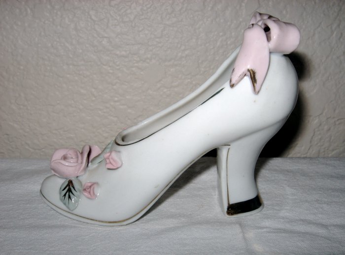 White Porcelain Shoe w/Pink Flowers on Toe and Bow on Back (Japan).