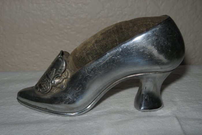 Metal Pin Cushion Shoe Commemorating 1939 San Francisco World's Fair (Picture of Elephant Towers).