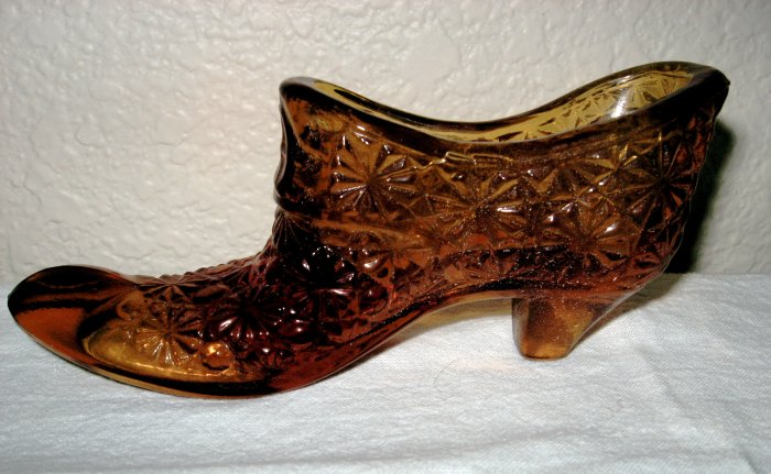 Amber Button and Daisy Glass Shoe (L. E. Smith).