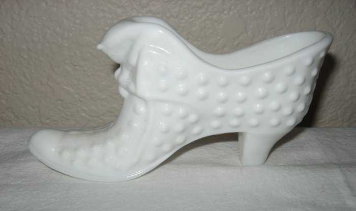Fenton Milk Glass Hobnail Cat Shoe (believed to be circa 1950).