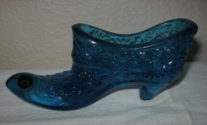 Blue Button and Daisy Glass Shoe (L. E. Smith).