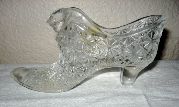 Fenton Crystal Glass Daisy Button Cat Glass Slipper.
