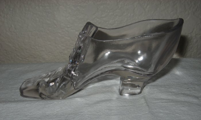 Clear Glass Shoe w/Bow Marked "Gillinder Centennial".