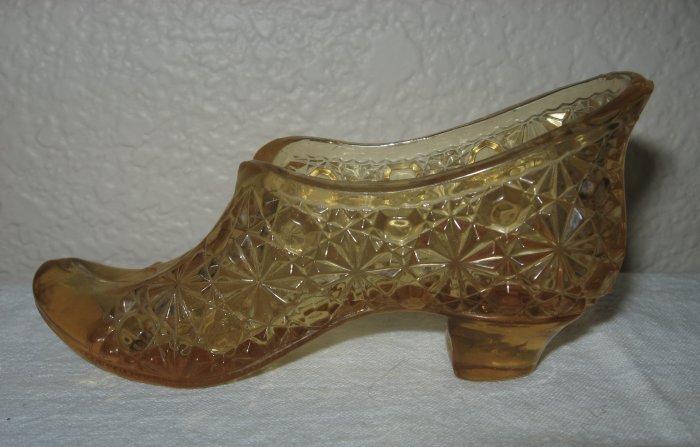 Beautiful Duncan Amber Daisy and Button Slipper Marked (PATd Oct 19 1986).