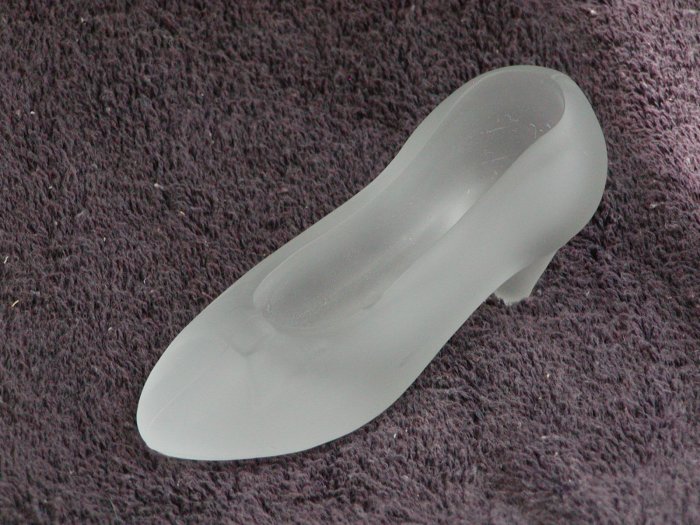 Frosted White Glass Shoe w/Bow Design.