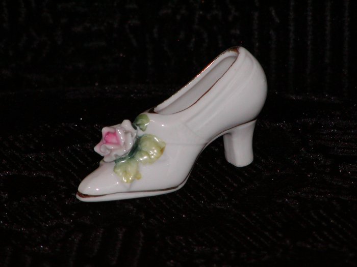 Miniature Porcelain White Shoe w/Pink Rose on Vamp.