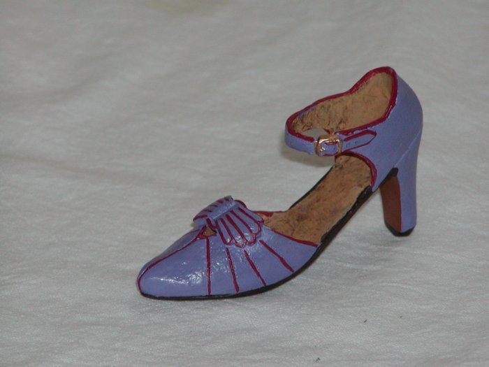 Miniature Lavender Shoe Trimmed in Red & Lined in Cork (Enesco Tawain)
