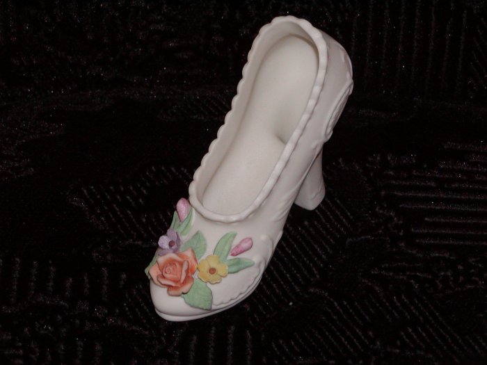 Lefton Ivory Bisque Shoe w/Flowers on Front (Japan).