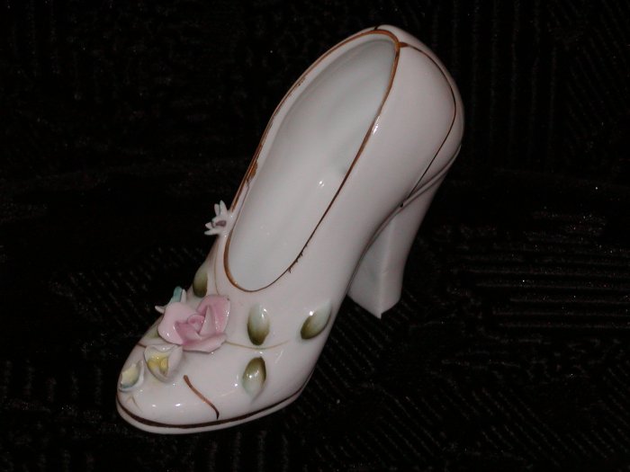 White China Shoe w/Pink and Yellow Roses on Toe (Japan).