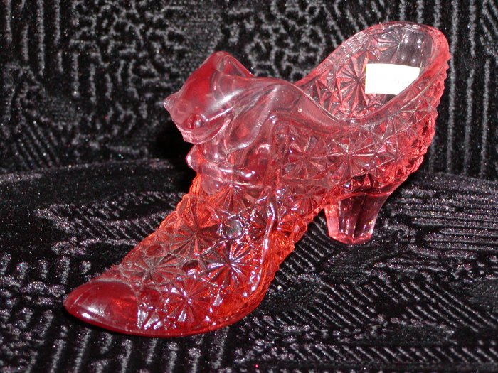 Fenton light Rose Daisy Button Cat Glass Slipper.