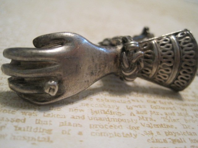 Retro Silver Hand Clip with Chain and Hook, Jewelry Finding