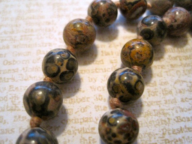 Retro Marble Colored Tan Stone Beaded Necklace