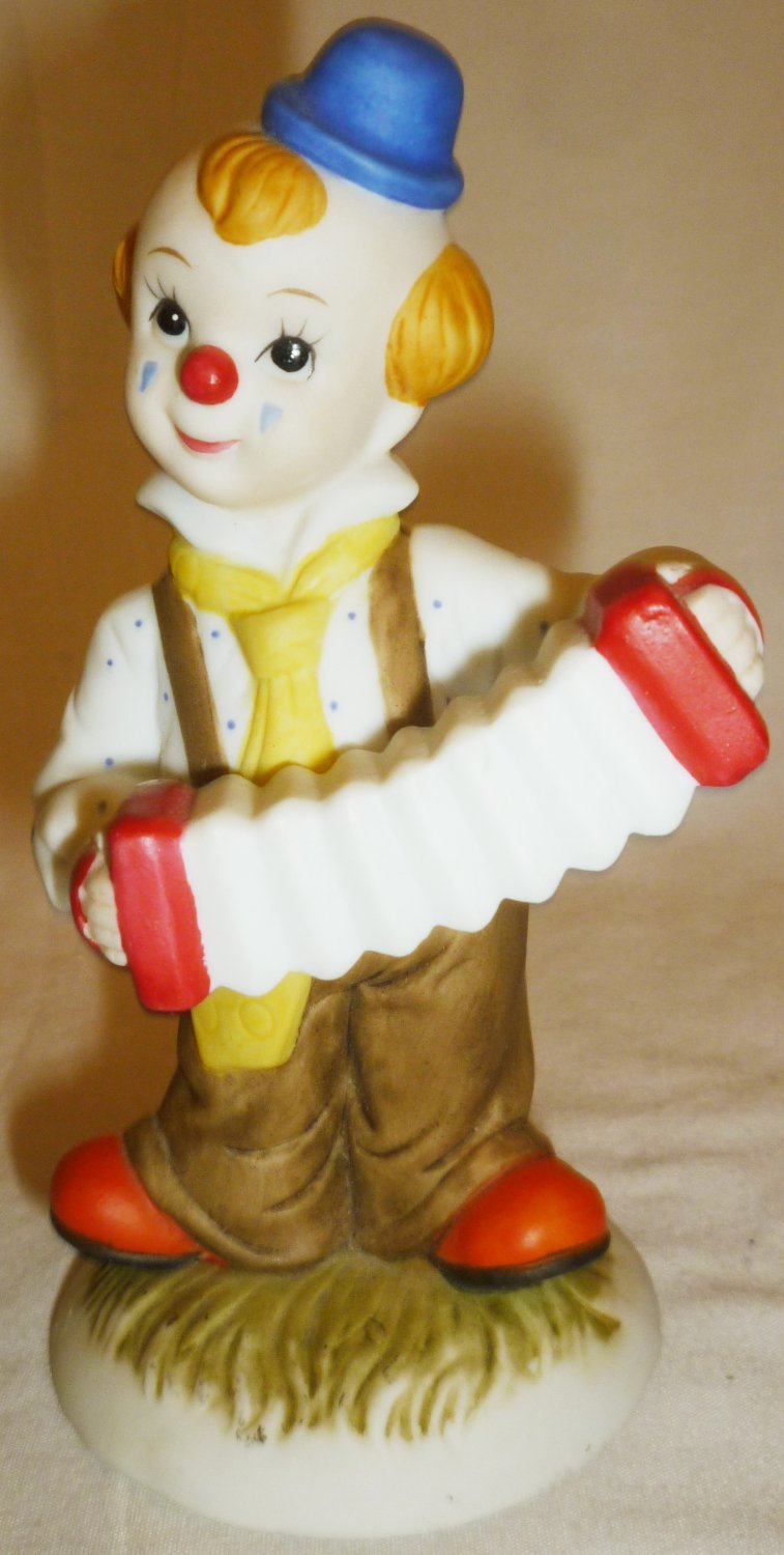 CHARMING LEFTON EXECUTIVE CHINA BISQUE PORCELAIN CLOWN WITH HARMONICA
