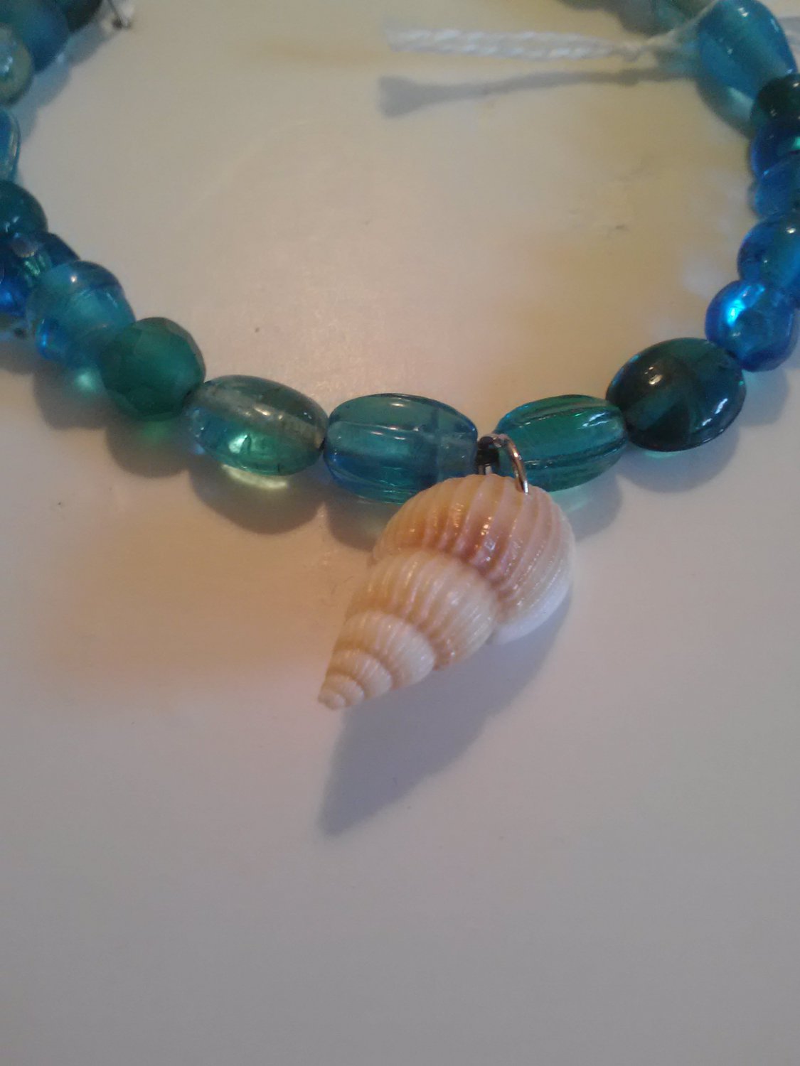 handcrafted 7.5" seashell bracelet with blue beads