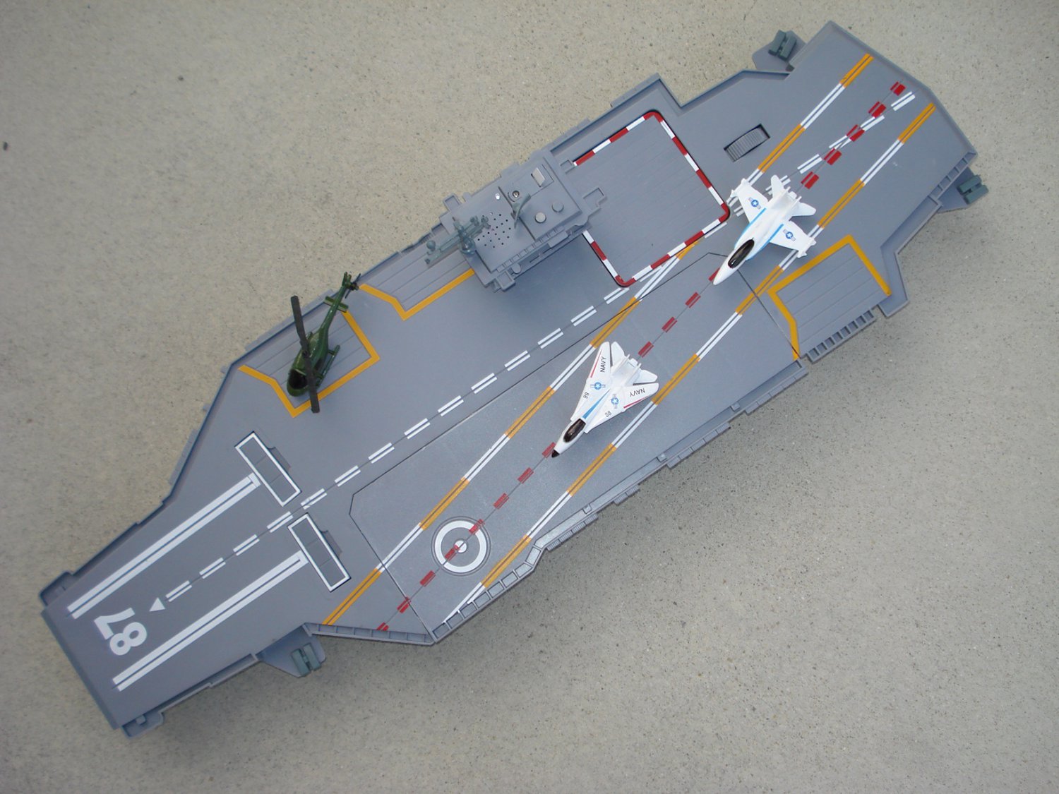 planes aircraft carrier toy