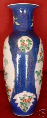 RARE CHINESE POWDER BLUE FAMILLE VERTE VASE 18./19. CEN