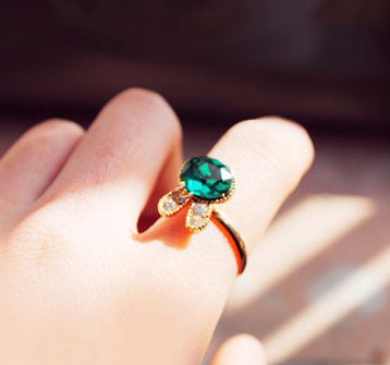 Emerald crystal bow diamond rabbit ring