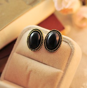 Phnom Penh retro round crystal gemstone earrings black