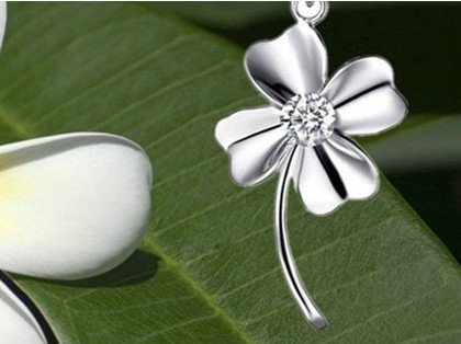 Zircon Necklace Pendant Clover Clover Hearts and Arrows diamond crystal rhodium Switzerland