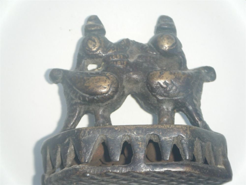 ANTIQUE BRASS SKIN SCRAPER FOR BATH METAL HEAVY BIRD PAPER WEIGHT INDIA #523