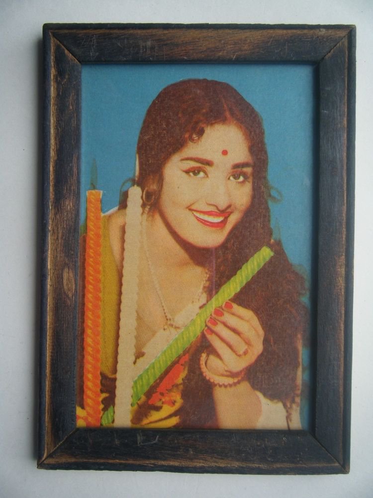 Bollywood Actress Heroin Collectible Old Print in Old Wooden Frame India #2738