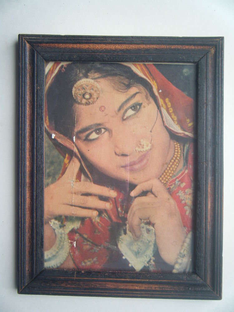 Bollywood Actress Heroin Collectible Old Print in Old Wooden Frame India #2742