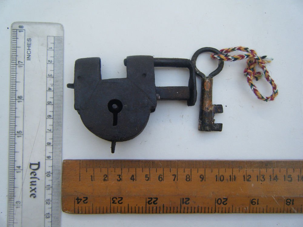 Original Old Iron Lock Antique Handmade Heavy Pad Lock Rare India Working #1505