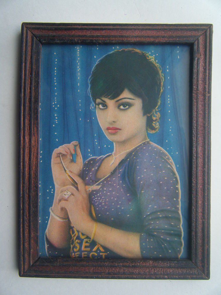 Bollywood Actress Heroin Collectible Old Print in Old Wooden Frame India #2748