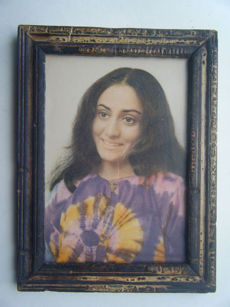 Bollywood Actress Heroin Collectible Old Print in Old Wooden Frame India #2750