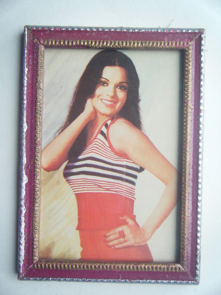 Bollywood Actress Heroin Collectible Old Print in Old Wooden Frame India #2737