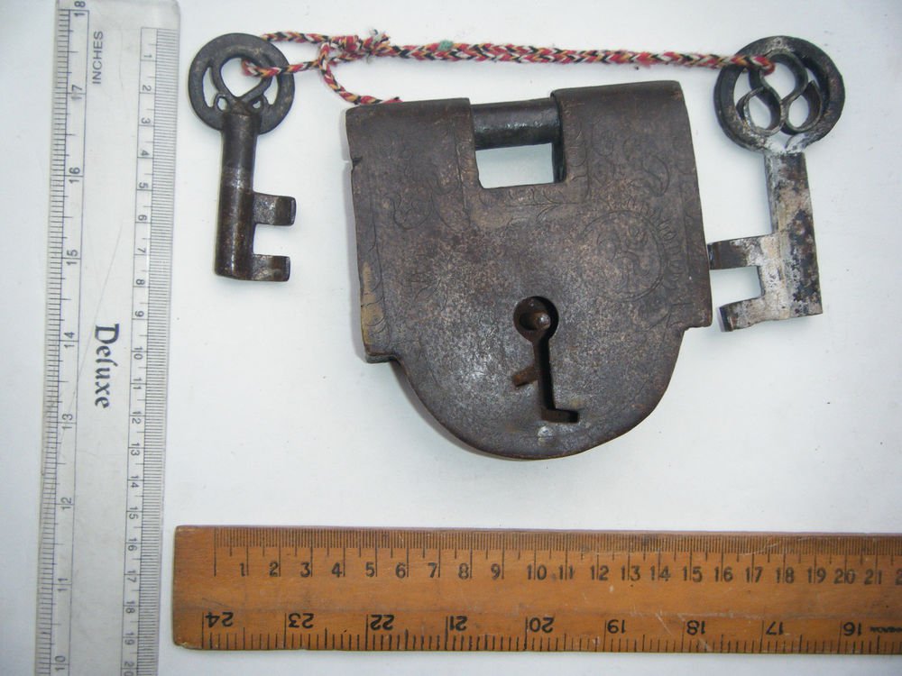 Original Old Iron Lock Antique Handmade Heavy Pad Lock Rare India Working #1522
