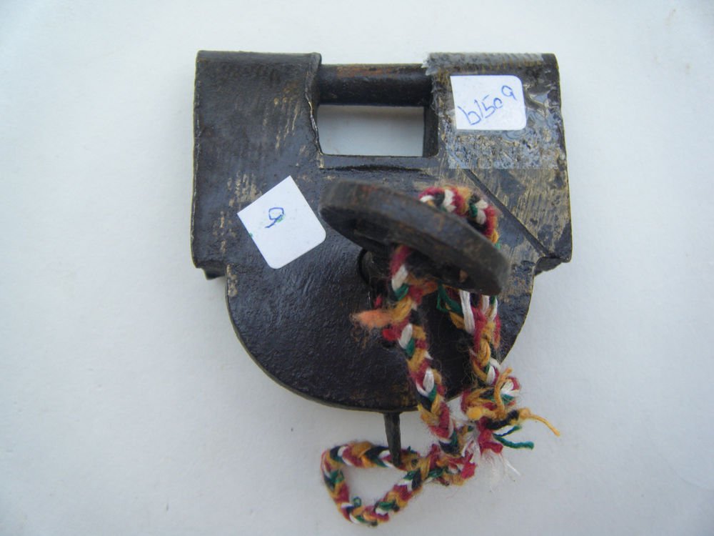 Original Old Iron Lock Antique Handmade Heavy Pad Lock Rare India Working #1509