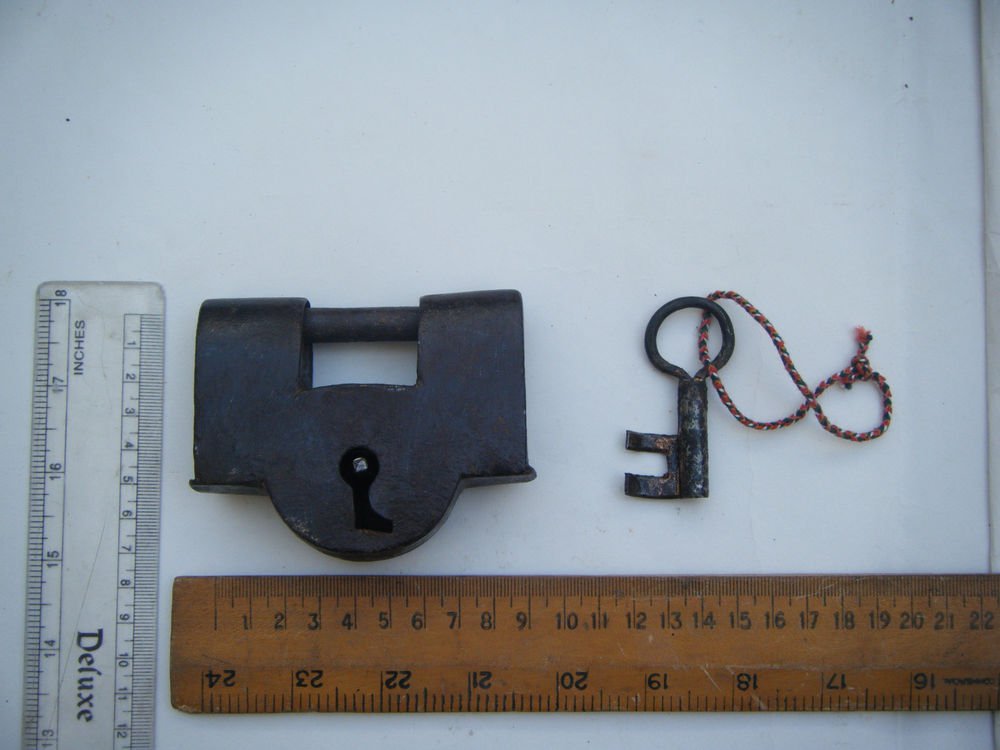 Original Old Iron Lock Antique Handmade Heavy Pad Lock Rare India Working #1504